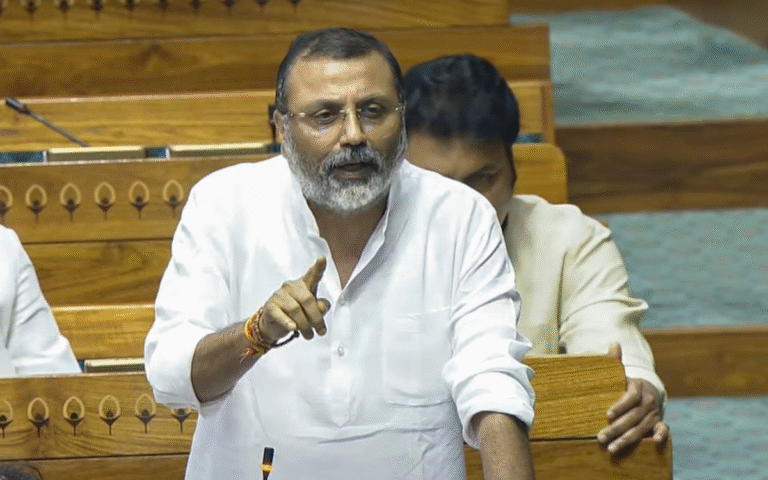 Nishikant Dubey को मराठी सांसदों ने घेरा, संसद की लॉबी तक पहुंचा हिंदी Vs मराठी controversy 2025 जानिए पूरा राजनीतिक हंगामा Nishikant Dubey विवाद