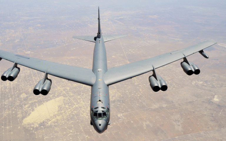 अमेरिका के B-52 बॉम्बर से टकराने वाला था प्लेन, एयर Traffic Control की चौंकाने वाली चूक सामने आई अमेरिका का B-2 स्टील्थ बॉम्बर आसमान में उड़ान भरता हुआ